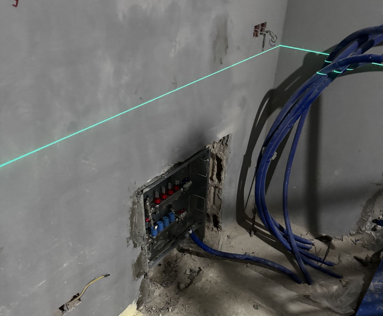 Manifold checked against laser reference line